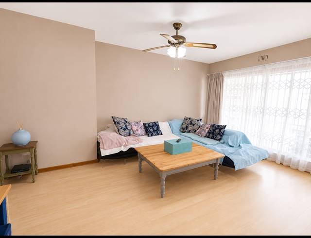 3 BEDROOM TOWNHOUSE TO LET IN THREE RIVERS PROPER